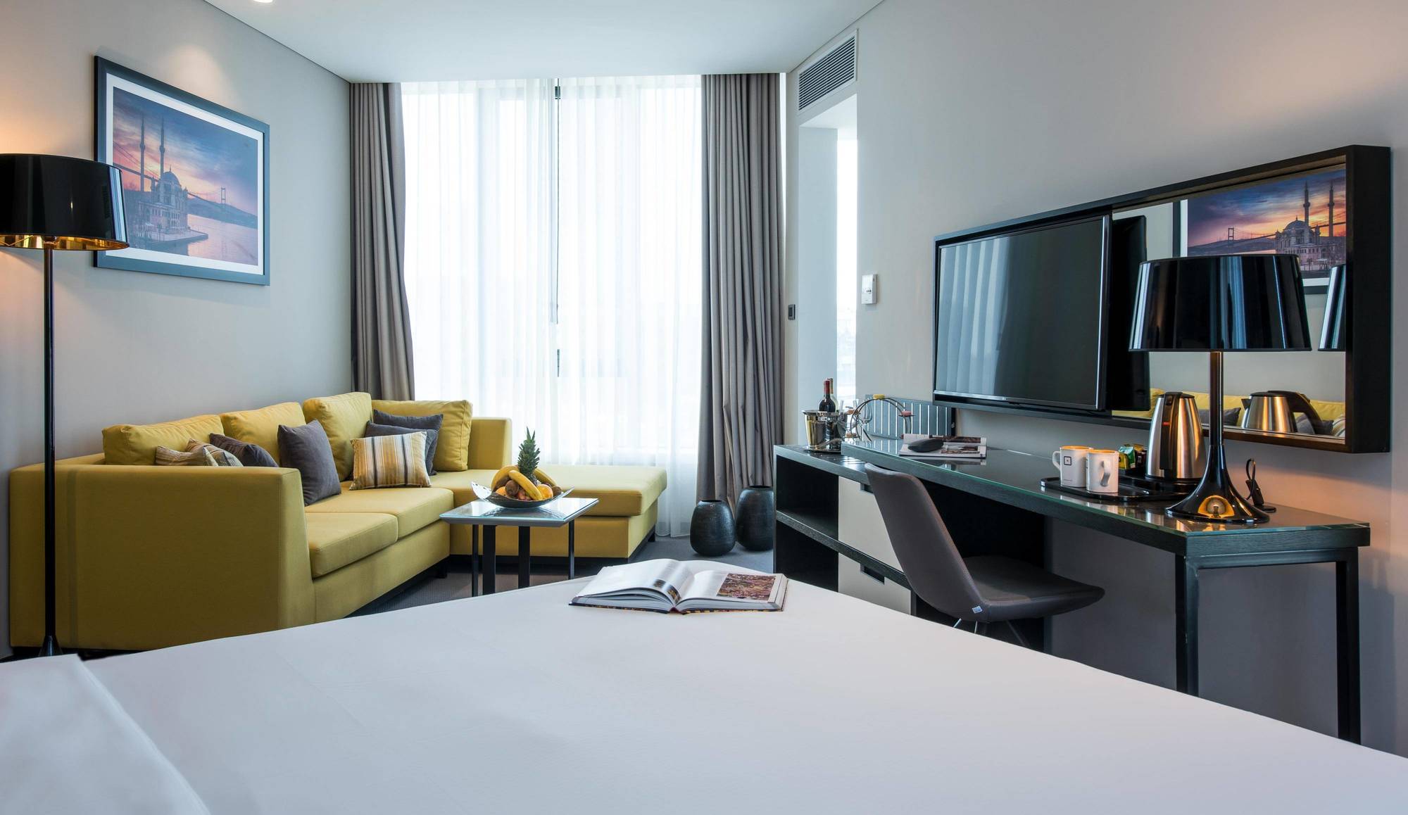 Centro Westside By Rotana Hotel Istanbul Bagian luar foto