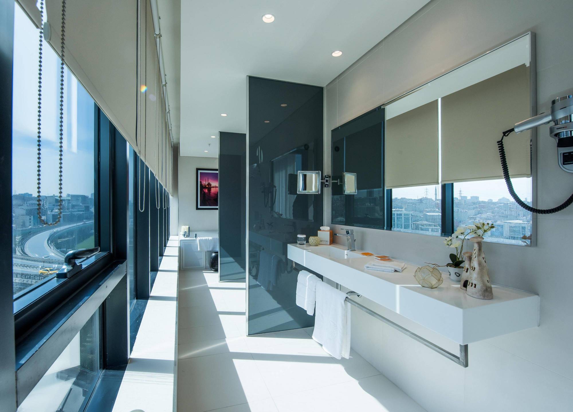 Centro Westside By Rotana Hotel Istanbul Bagian luar foto