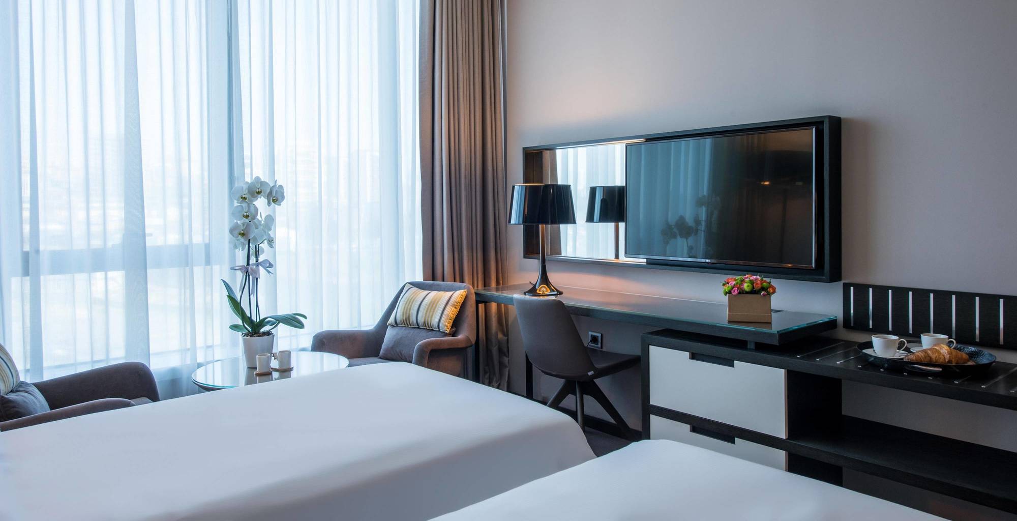 Centro Westside By Rotana Hotel Istanbul Bagian luar foto